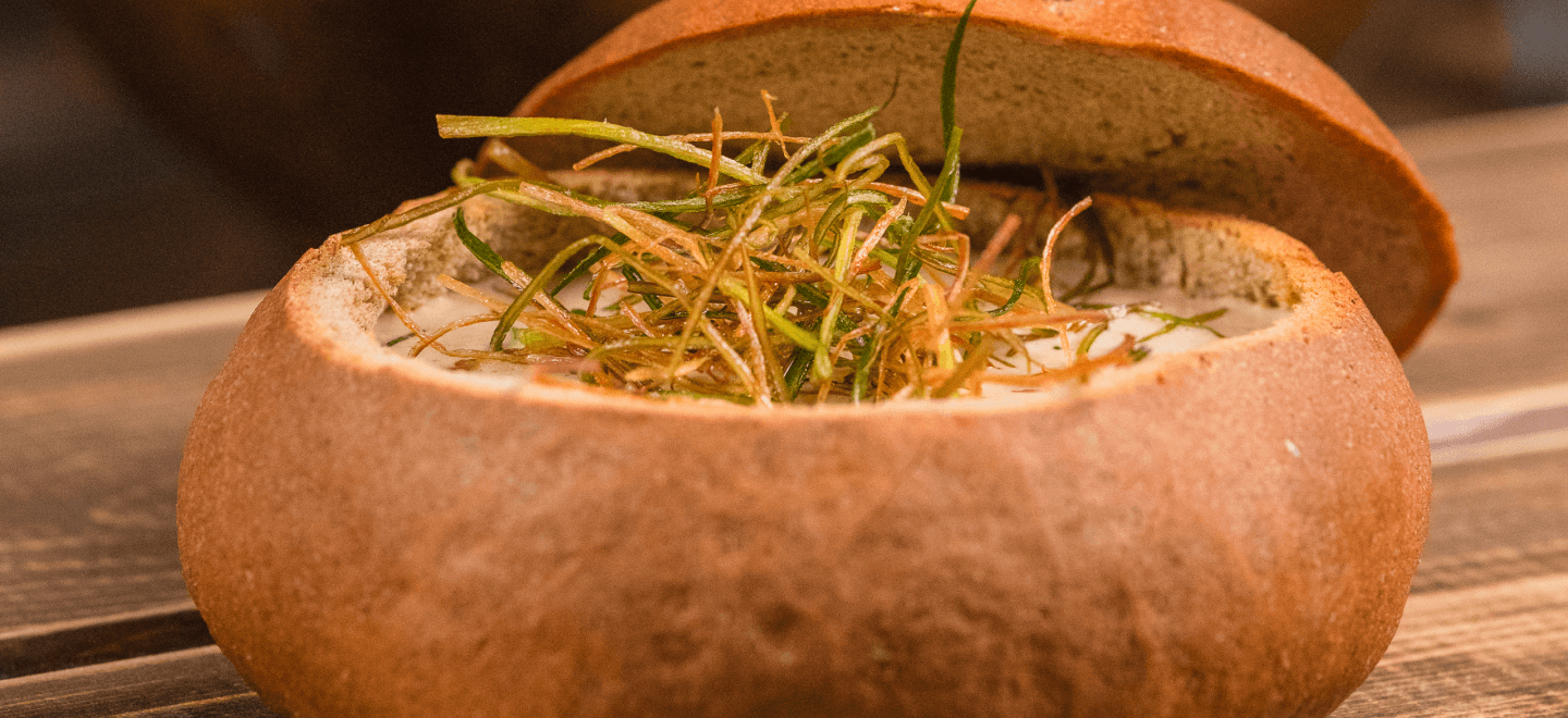 Грибной суп в запеченном бородинском хлебе